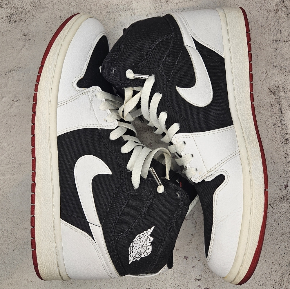 2008 Nike Air Jordan 1 High / Mens SIZE 10.5 / Colorway - Black, White, & Red - Picture 8 of 13